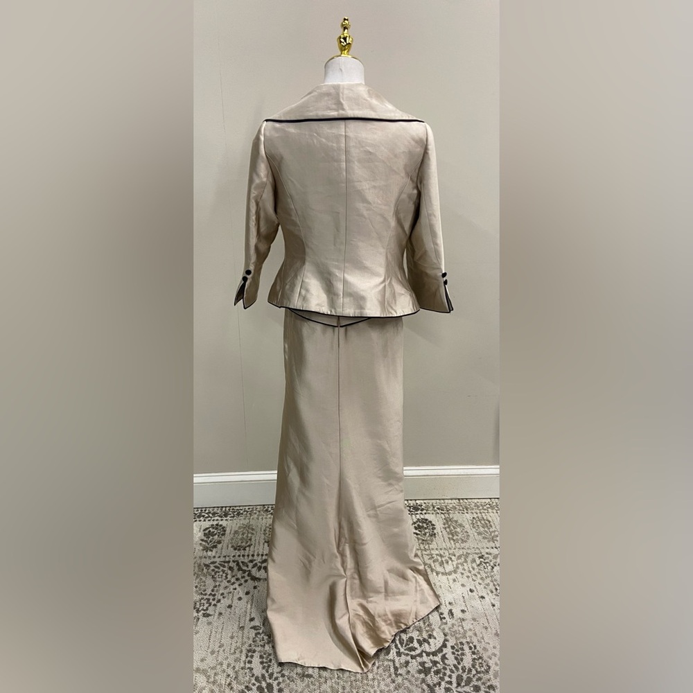 Elegant Taupe Mother of the Bride Set. - Picture 4 of 9